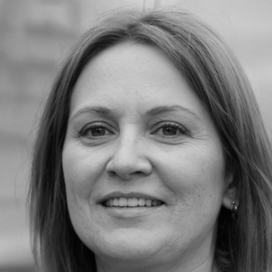 Ritratto professionale di Elena Costanza